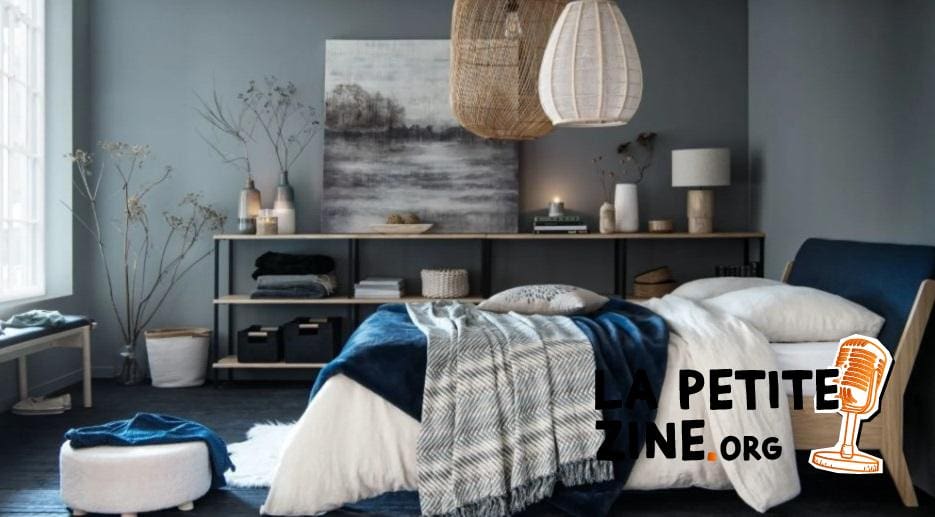 Lit Bleu Canard Dans Une Chambre Grise 