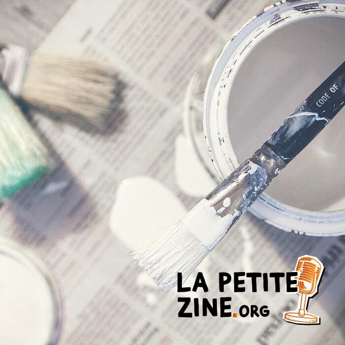 Peindre les radiateurs Peindre les radiateurs : seau de peinture avec pinceau