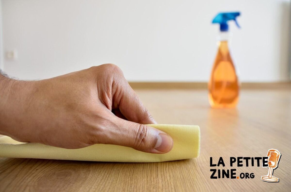 Tache de Javel sur du parquet : comment la retirer ?