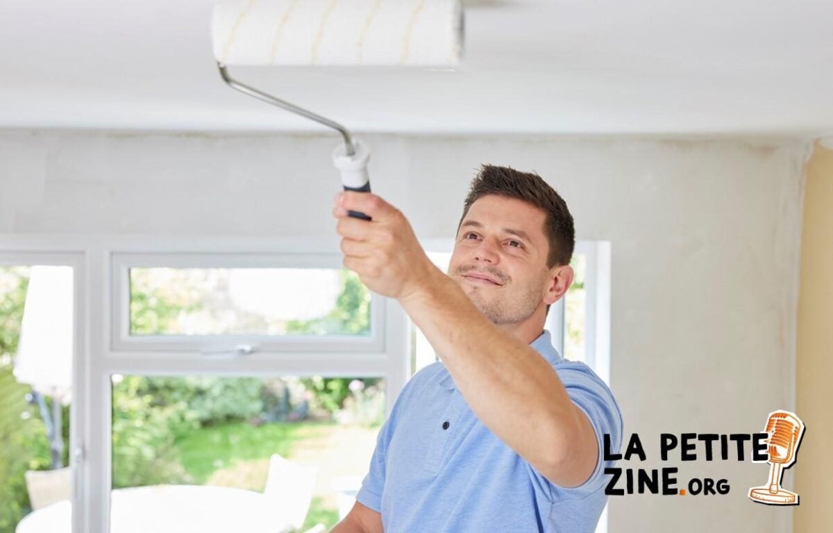 Dans quel sens peindre un plafond ?